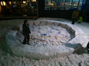 De ring van ankers aan de basis van de ijskoepel. De ring van ankers aan de basis van de ijskoepel.