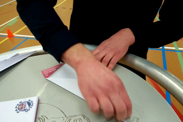 Délano Grootaers shows how to build a perfect plane to Cursor. Video | Norbine Schalij.