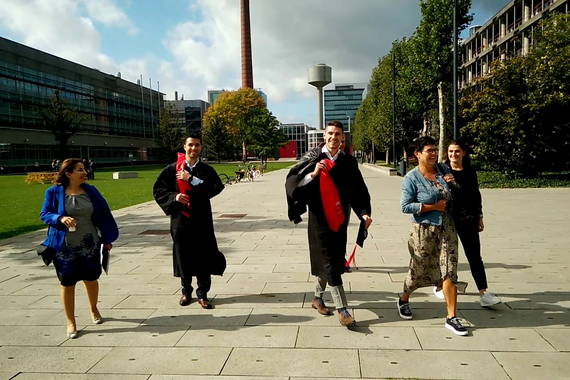 Kleine campustour: éven je ouders laten zien waar je die bul de afgelopen jaren bij elkaar gebuffeld hebt. Video | Norbine Schalij