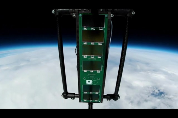 De satelliet Icarus I van Aster zweeft op 34,8 kilometer hoogte boven de aarde.
