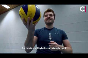 Soooo, volleybal it was this time. Student's volleybal associations Tamar and Hajraa joined forces to show Kevin how their sport is ...