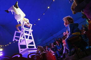 Circus Bongo bij de TUimelaar. Foto | Bart van Overbeeke Circus Bongo bij de TUimelaar. Foto | Bart van Overbeeke