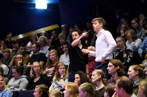 Theatervoorstelling TIME OUT. Foto | Bart van Overbeeke