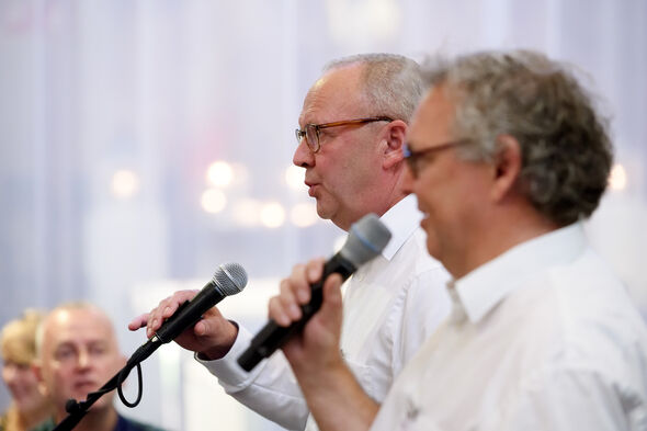 Jo van Ham leidt samen met dean Lex Lemmens van het Bachelor College de discussie tijdens de Mystery Tour. Foto | Bart van Overbeeke Jo van Ham leidt samen met dean Lex Lemmens van het Bachelor College de discussie tijdens de Mystery Tour. Foto | Bart van Overbeeke