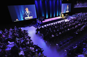 Rector Van Duijn tijdens zijn rede. Foto | Bart van Overbeeke