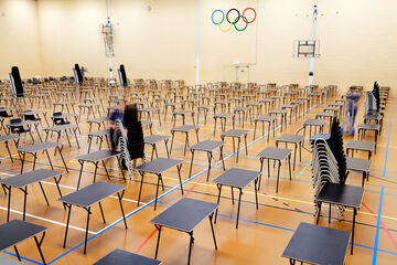 [Translate to English:] De opbouw in het sportcentrum Foto | Bart van Overbeeke