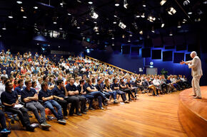 Gastlezing van professor en ondernemer Koen Kas. Foto | Bart van Overbeeke Gastlezing van professor en ondernemer Koen Kas. Foto | Bart van Overbeeke