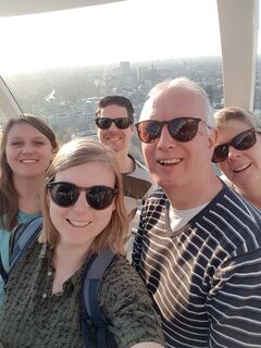 Lisa (links) in London Eye met haar familie die tijdens Pasen op bezoek was. Foto | Privé archief Lisa Lisa (links) in London Eye met haar familie die tijdens Pasen op bezoek was. Foto | Privé archief Lisa