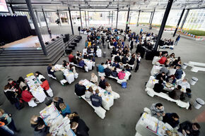 Community lunch. Foto | Bart van Overbeeke