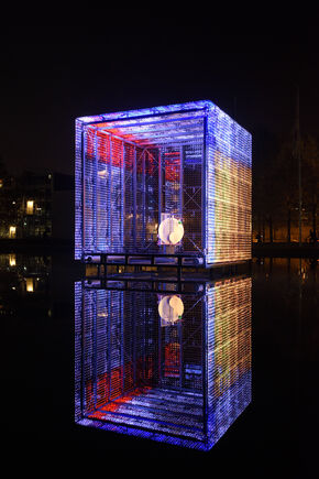 Photonic modulation of light and space. Foto | Bart van Overbeeke Photonic modulation of light and space. Foto | Bart van Overbeeke