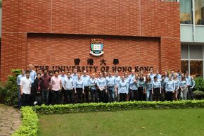 Groepsfoto voor de University of Hong Kong. Groepsfoto voor de University of Hong Kong.