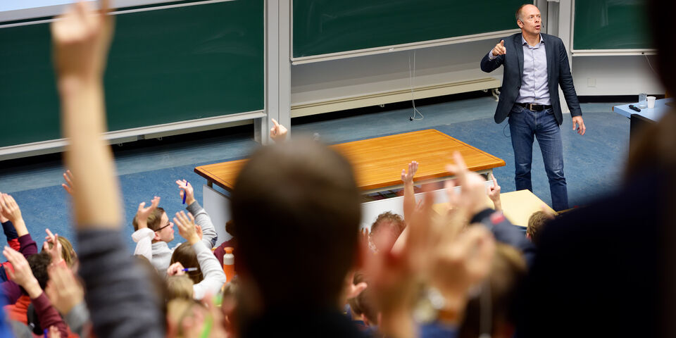 Studenten in een collegezaal. Foto | Bart van Overbeeke