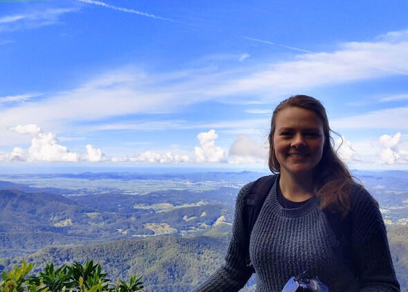 Sanne bij het uitkijkpunt bij Springbrook National Park. Foto | privé-archief Sanne van Hoogstraten Sanne bij het uitkijkpunt bij Springbrook National Park. Foto | privé-archief Sanne van Hoogstraten