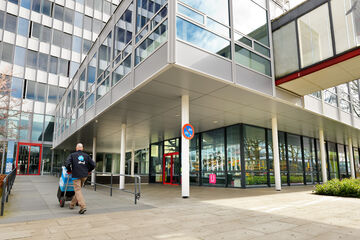 SPAR university in Luna. Foto | Bart van Overbeeke