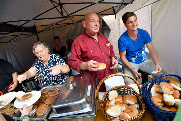 Hamburgerbakker Aad. Foto | Bart van Overbeeke Hamburgerbakker Aad. Foto | Bart van Overbeeke