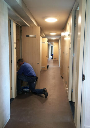 Laatste klussen voor de werklui. Laatste klussen voor de werklui.