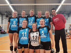 De winnaressen van het dames-volleybalteam. De winnaressen van het dames-volleybalteam.