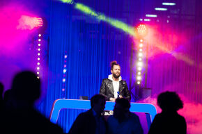 Dj La Fuente sloot het evenement af in de 'markthal'. Foto | Bart van Eijden Dj La Fuente sloot het evenement af in de 'markthal'. Foto | Bart van Eijden