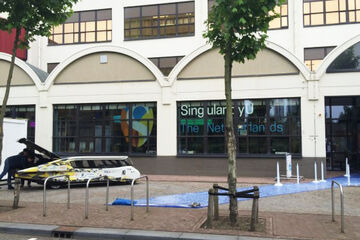 TU/e's zonnewagen Stella Lux bij de opening van SingularityU NL.