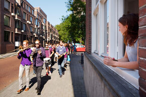 Muzikale optocht door de straten van Den Bosch. Foto | Bart van Overbeeke Muzikale optocht door de straten van Den Bosch. Foto | Bart van Overbeeke