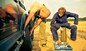 Teamleden Ton Rijkers (links) en René Thijssen. Foto | Bram Berkien Rally Amsterdam Dakar Technische Universiteit Eindhoven