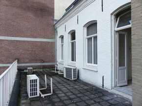 Het dakterras aan de achterzijde van het pand. Het dakterras aan de achterzijde van het pand.