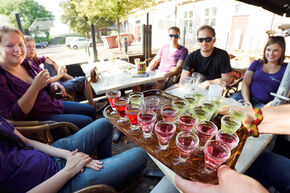 Tijd voor een drankje: proost! Foto | Bart van Overbeeke Tijd voor een drankje: proost! Foto | Bart van Overbeeke