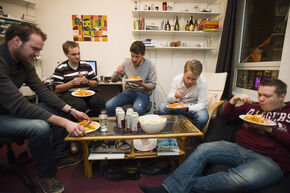 Aanschuiven bij het Bachushuis. Foto | Rien Meulman Aanschuiven bij het Bachushuis. Foto | Rien Meulman