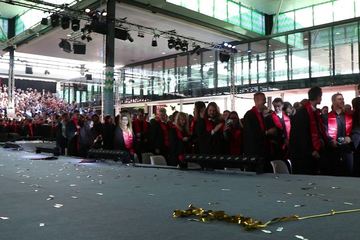 Graduates throwing their caps in the air at MomenTUm @ Eindhoven University of Technology. Video by Mathias Verheijden.