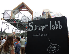 SummerLabb laat festivalgangers nadenken over duurzaamheid. SummerLabb laat festivalgangers nadenken over duurzaamheid.