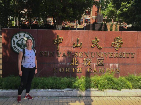 Paula tijdens een bezoek aan de medische campus van de universiteit in het nabijgelegen Guangzhou. Foto | Privé-archief Paula Bartelds Paula tijdens een bezoek aan de medische campus van de universiteit in het nabijgelegen Guangzhou. Foto | Privé-archief Paula Bartelds