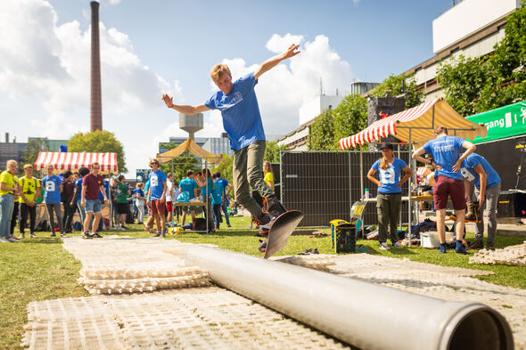 Avalanche Boarders at the Green Strip Market. Photo | Rien Boonstoppel Avalanche Boarders at the Green Strip Market. Photo | Rien Boonstoppel