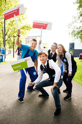 Electrical Engineers: unite! Foto | Bart van Overbeeke