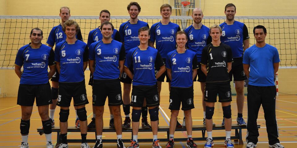 Hajraa Heren 1, met rechts coach Niek Latuhihin.