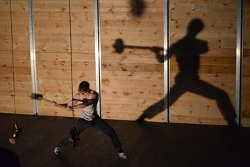 Scène uit 'Man met de hamer'. Foto | Theatergroep WAK