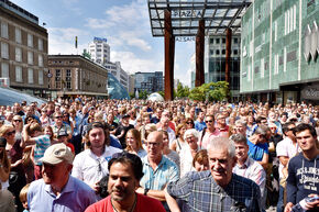 Veel publiek op 18 Septemberplein. Foto | Bart van Overbeeke