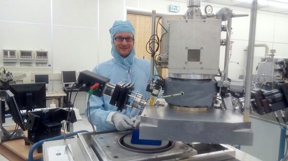 Jimmy Melskens in the cleanroom. Jimmy Melskens in the cleanroom.