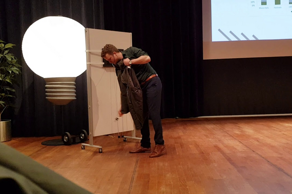 Pitch van Jochem Manders van Jakx tijdens de finale van de Golden Lightbulb Challenge. Video | Innovation Origins