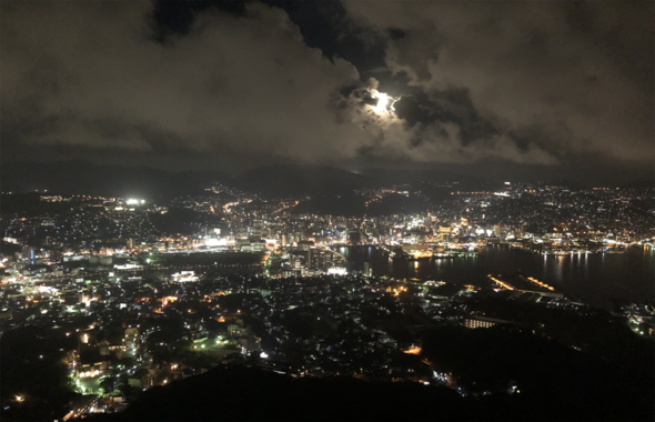 Uitzicht over Nagasaki vanaf de berg Inasa. Foto | Privé-archief Ralf Mackenbach Uitzicht over Nagasaki vanaf de berg Inasa. Foto | Privé-archief Ralf Mackenbach