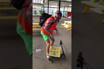 Intro 2019 | Rondcrossen op een kappersstoel en een bierkratje.