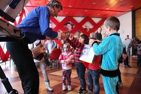 Sint aan de TU/e. Foto | Maarten van Helden Sint aan de TU/e. Foto | Maarten van Helden