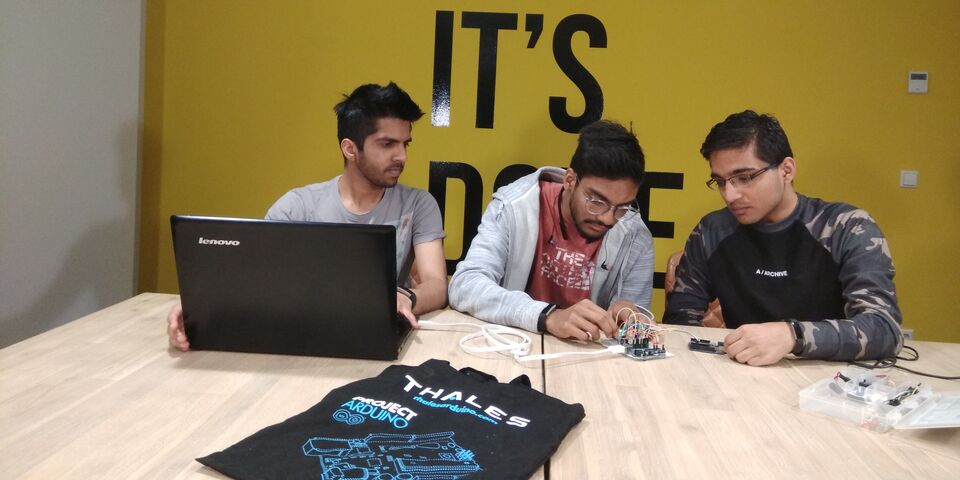 [Translate to English:] Team Geo: Jay Nagdeo, Aabharan Hemanth en Chinmay Gore.