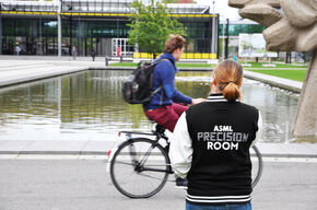 Esmee Huismans is 'campus promotor' voor ASML. Esmee Huismans is 'campus promotor' voor ASML.