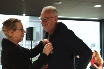 At the opening of the Gift Shop on the campus yesterday, policy officer Joep Huiskamp received a double surprise. First, he was ...