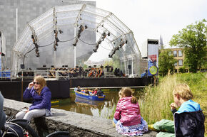 Ensuite treedt op tijdens Muziek op de Dommel. Foto | Bart van Overbeeke Ensuite treedt op tijdens Muziek op de Dommel. Foto | Bart van Overbeeke