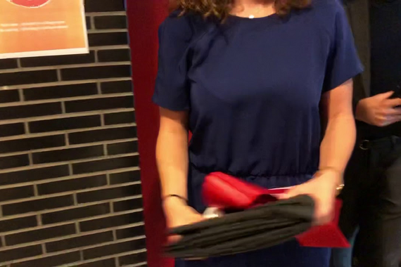 Diploma's en toga's voor vanmiddag zijn in de pocket. Gefeliciteerd allemaal! Video | Brigit Span