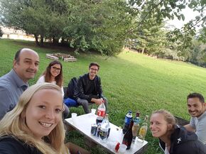 Amber (op de voorgrond) met collega’s tijdens de ‘domibo’. Amber (op de voorgrond) met collega’s tijdens de ‘domibo’.