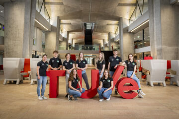 Het iGEM-team; uiterst rechts Rian Driedijk. Foto | Leonie Voets