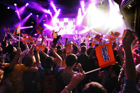 Lijn7 trad op tijdens het feest in MetaForum. Foto | Bart van Overbeeke
