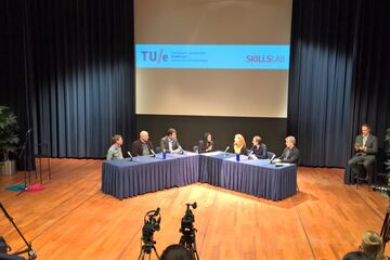 Debat 'Let’s bring skills to the table', georganiseerd door het Skillslab van de TU/e.